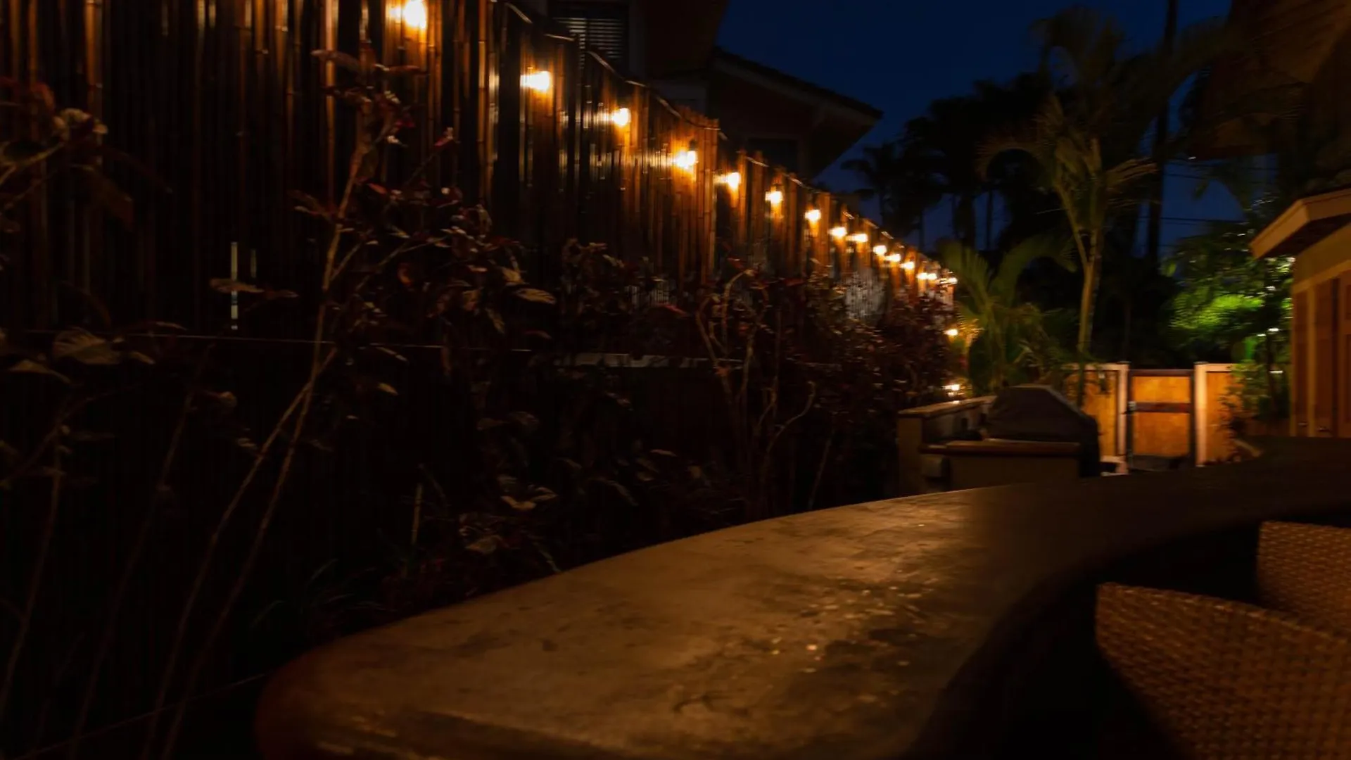 Apartment Plumeria Suite, 2-Bedrooms, Sleeps 6, Pool & Bbq, Pre-Renovation Summer Sale