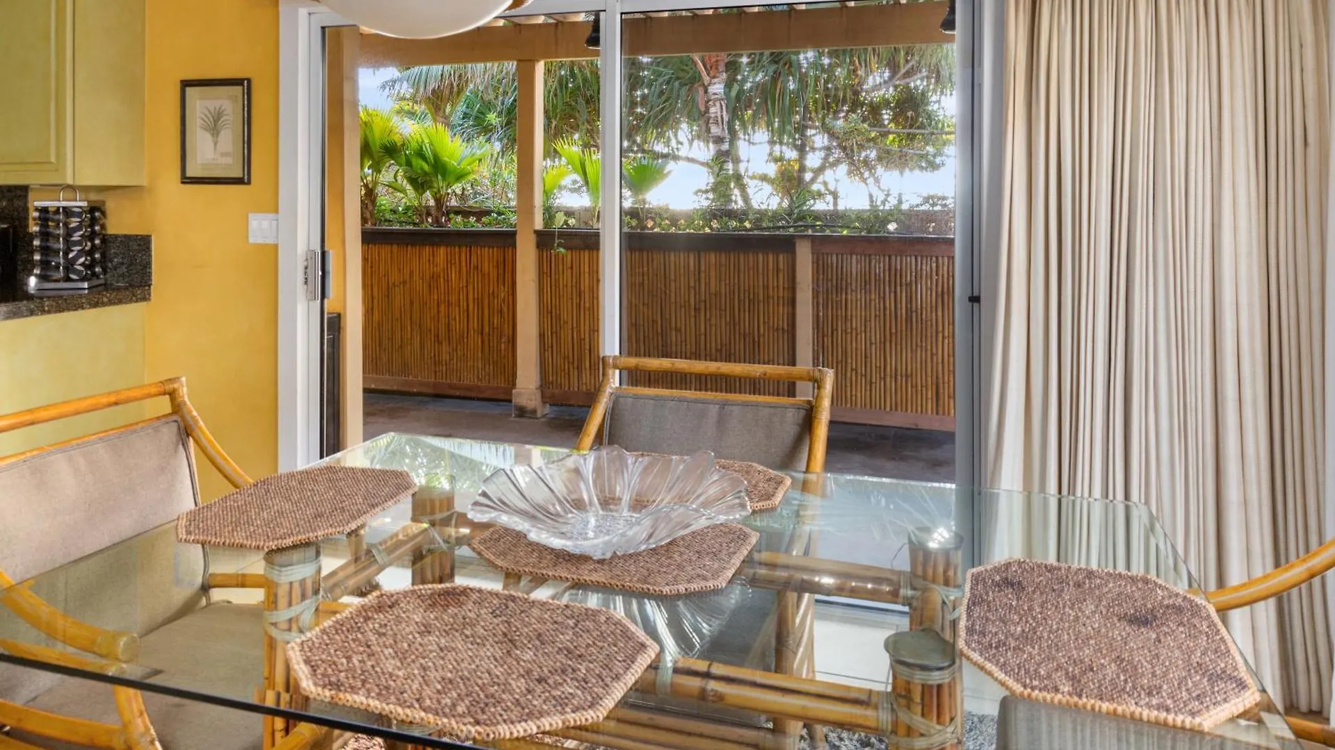 Apartment Plumeria Suite, 2-Bedrooms, Sleeps 6, Pool & Bbq, Pre-Renovation Summer Sale United States